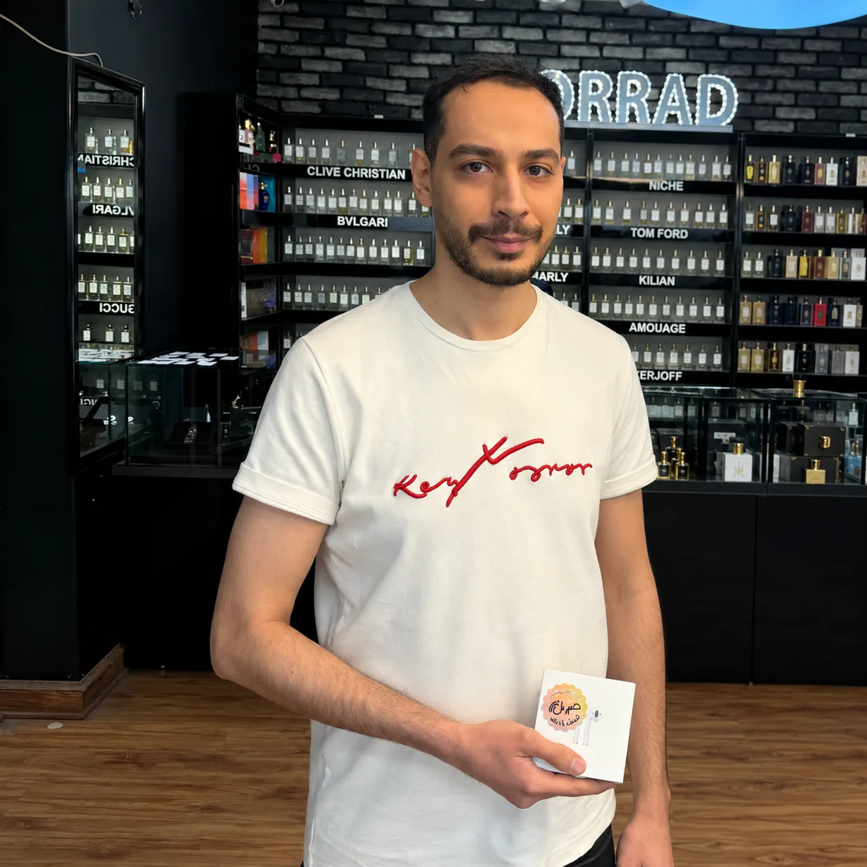 چهره ساختگی نمونه؛ عکس واقعی آقای نادری نیست